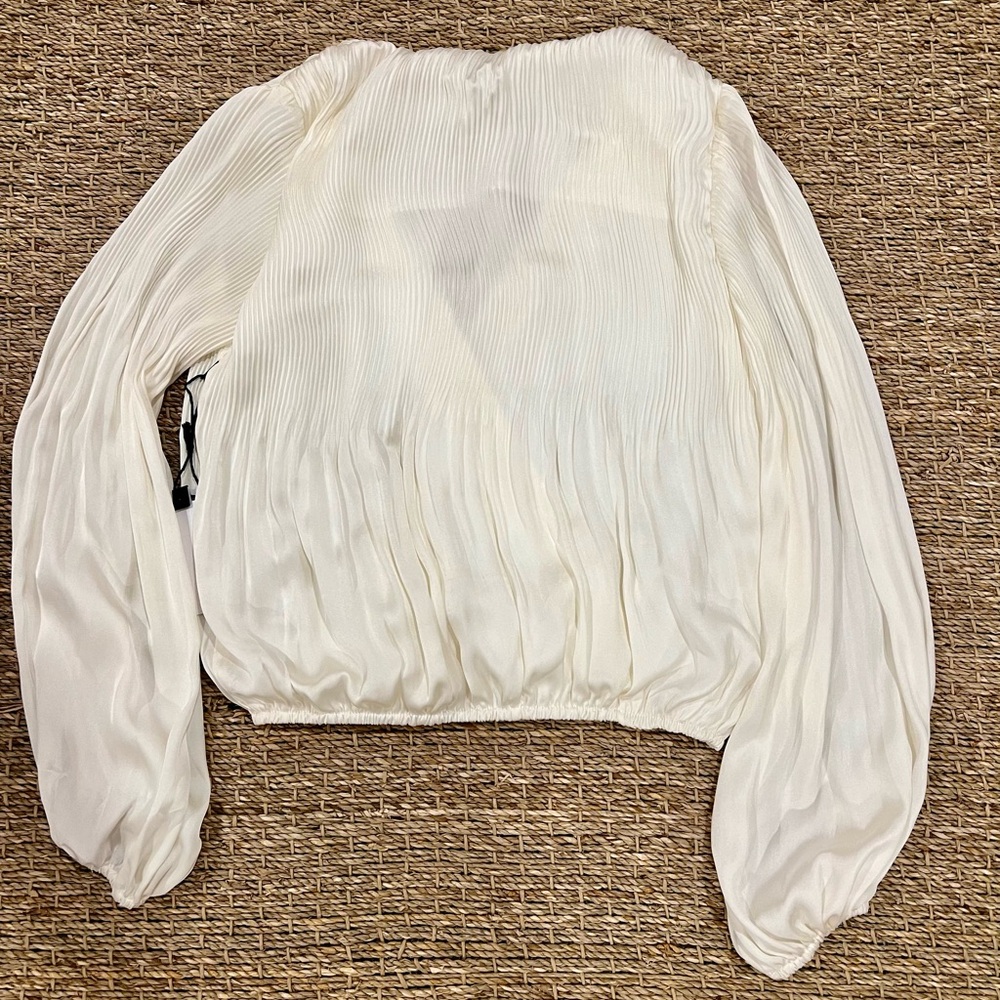 NWT ASTR - Wrap Front Blouse Pleated Satin Ivory‎ Long Sleeve Size XS - Picture 9 of 9